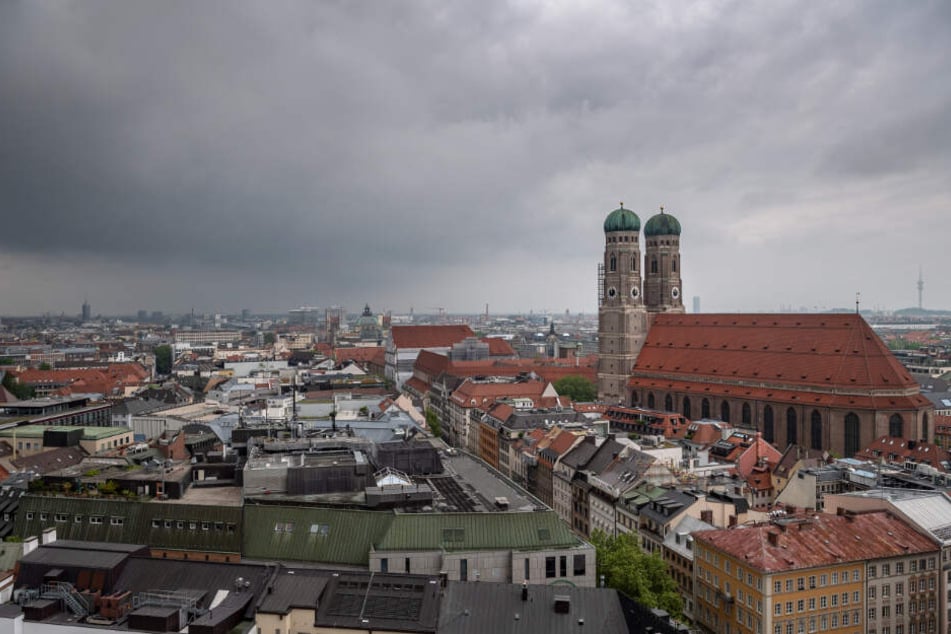 Blick auf München mit der Frauenkirche. Eine Entspannung auf dem Wohnungsmarkt in der bayerischen Landeshauptstadt und der Region ist nicht in Sicht.
