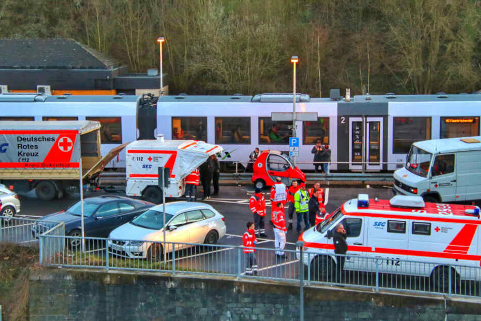 Jede Menge Rettungssanitäter rückten aus.