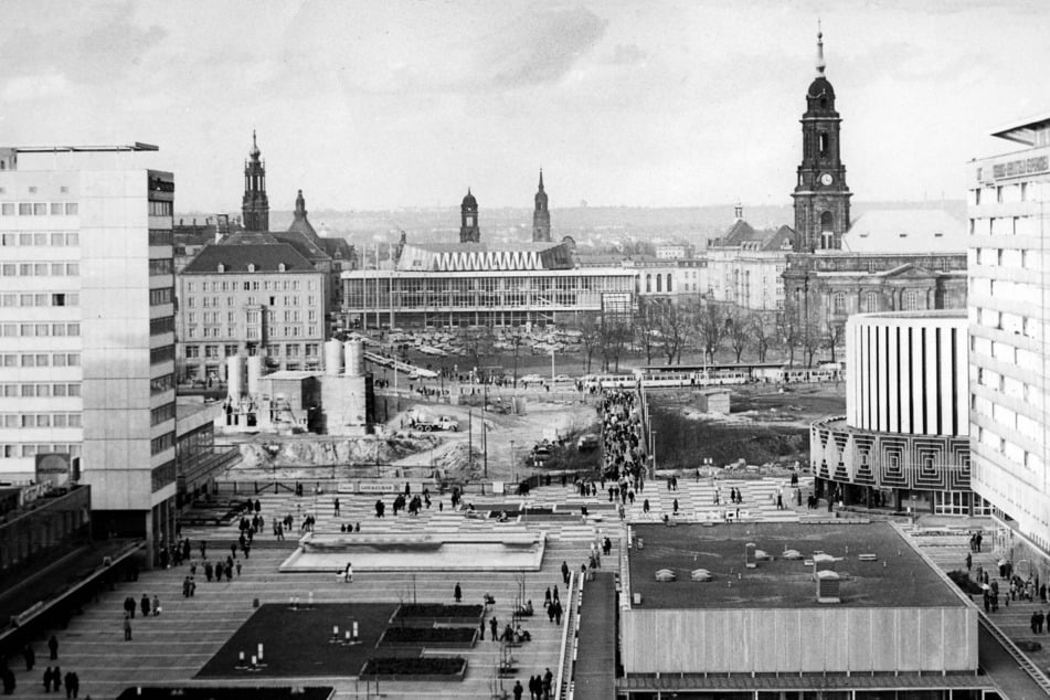 Noch 1976 wurde zwischen Prager Straße und Kulturpalast fleißig gebaut.