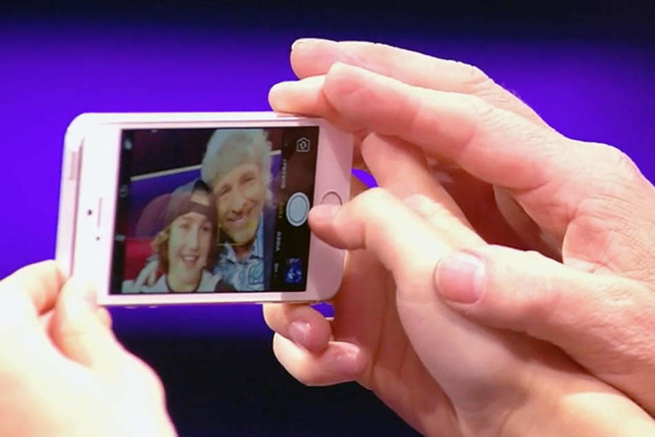 Gottschalk posierte natürlich auch noch für ein Selfie mit dem Neunjährigen.