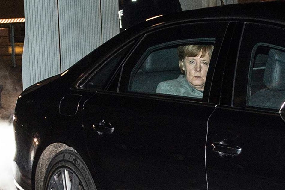 Angela Merkel verlässt nach ihrem Treffen mit den Terror-Opfern das Bundeskanzleramt.