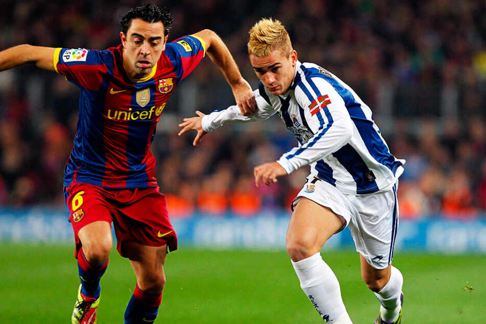 Antoine Griezmann (r.) spielte schon 2010 gegen den FC Barcelona um Weltstar Xavi. Nun wird er erstmals selbst für die Katalanen spielen.