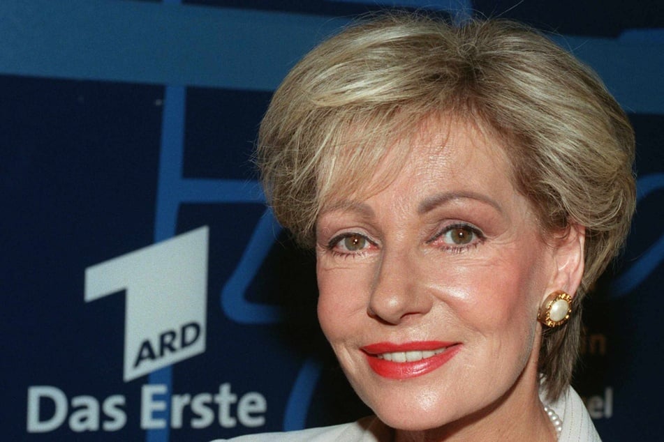 Als erste Frau sprach sie am 16. Juni 1976 die Tagesschau-Nachrichten.