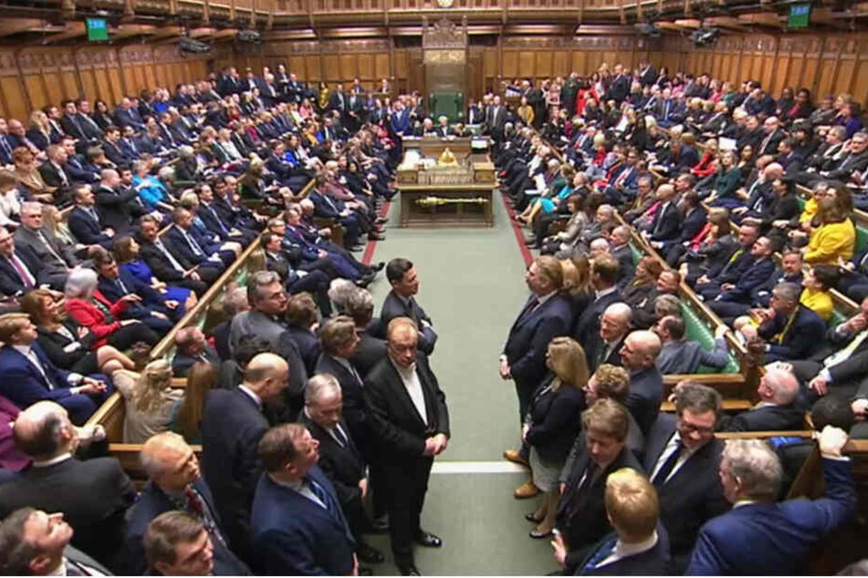 Abgeordnete des britischen Unterhauses haben dem mit Brüssel ausgehandelten Brexit-Deal mehrheitlich zugestimmt.