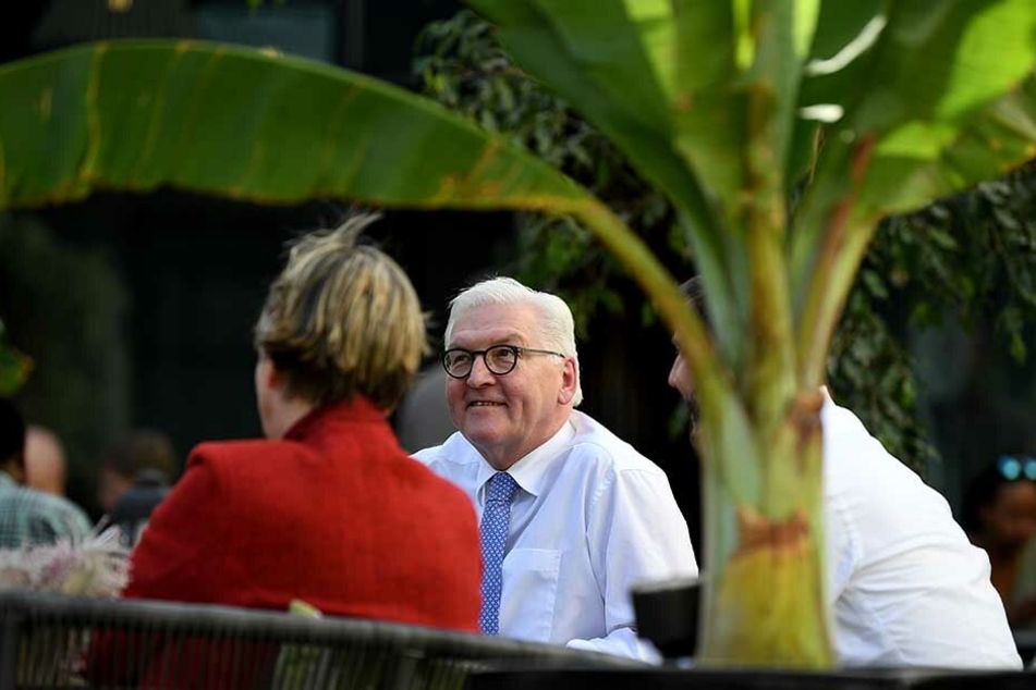Bundespräsident Frank-Walter Steinmeier wartet auf den Abflug.