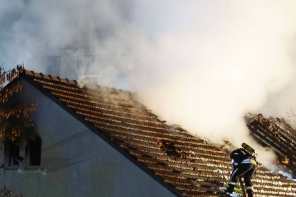 Die Feuerwehr konnte trotz aller Versuche das Gebäude nicht retten.