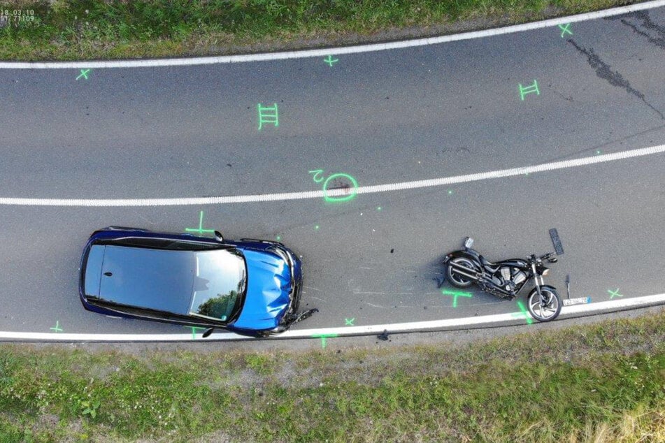 Der Biker verlor in einer Kurve die Kontrolle über seine Maschine.