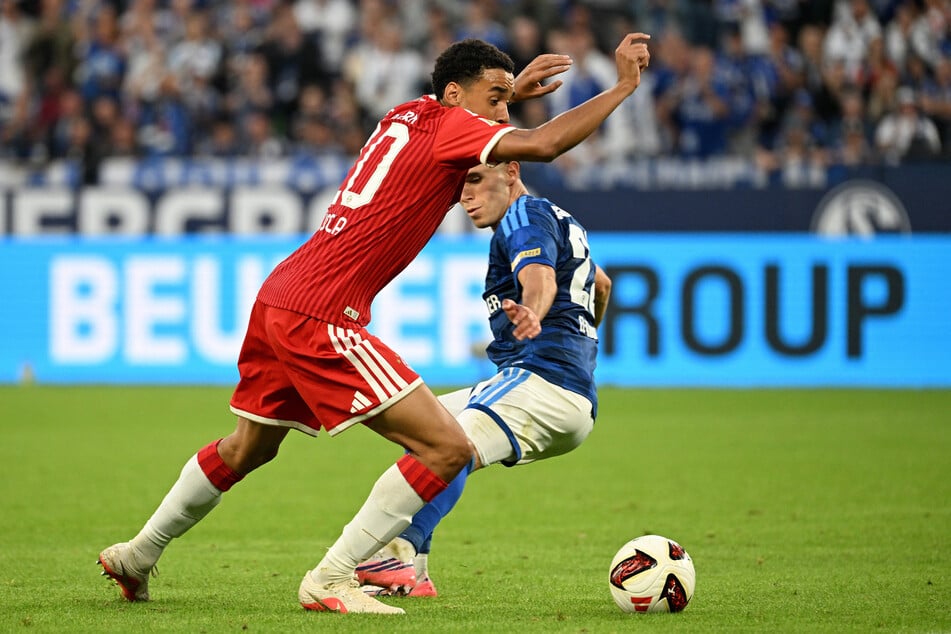 Jamal Musiala stand erstmals nach seinen Anfällen wieder auf dem Rasen.