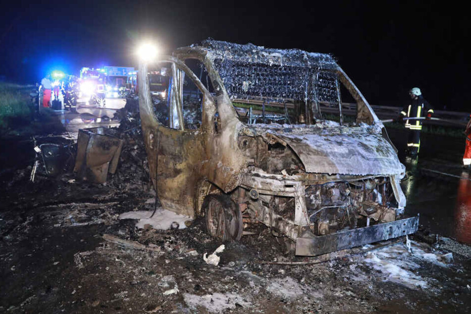 Viel blieb nicht mehr von dem Wohnmobil übrig.