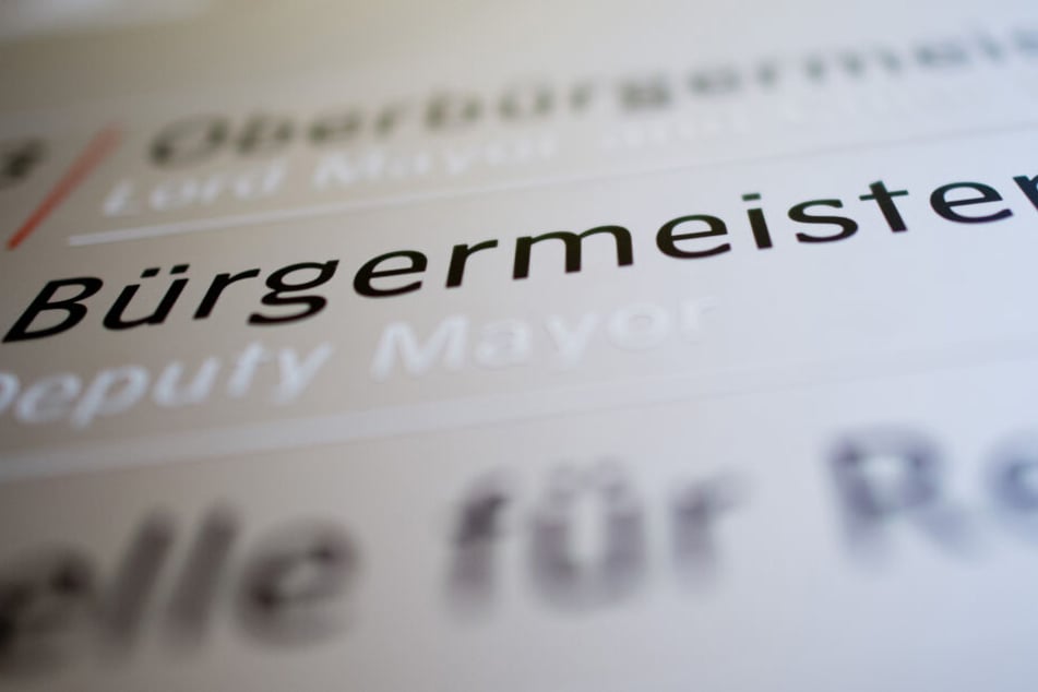 Der Schriftzug "Bürgermeister" ist im Rathaus zu lesen.