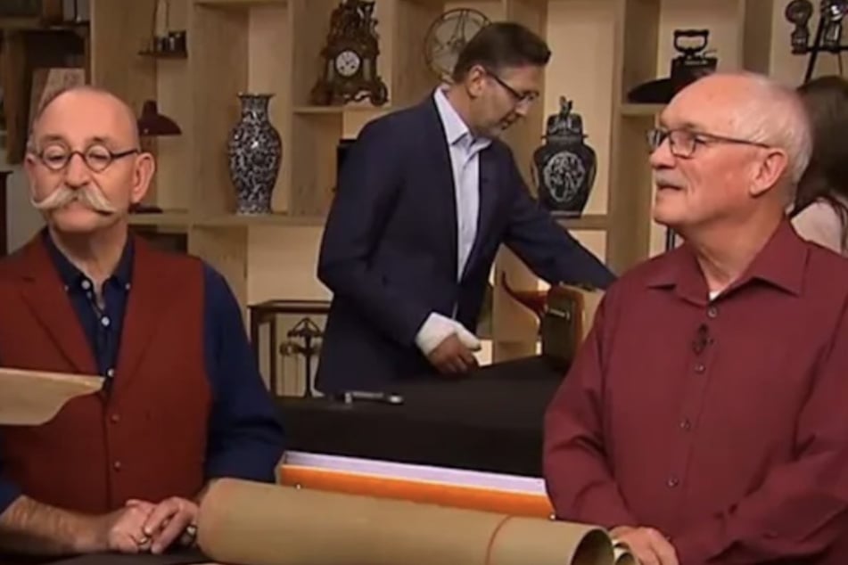 Hans Staudenmeyer aus Berlin möchte bei "Bares für Rares" ein zwölf Meter langes Gemälde verkaufen.