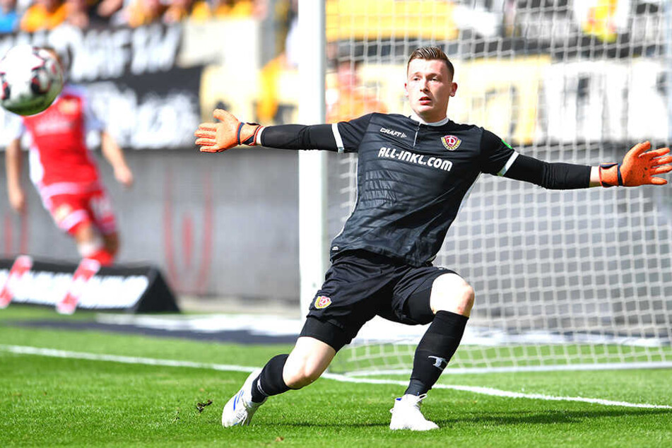 Einen Ball aufs Tor und die Null hält Markus Schubert für Dynamo im Heimspiel gegen Union.
