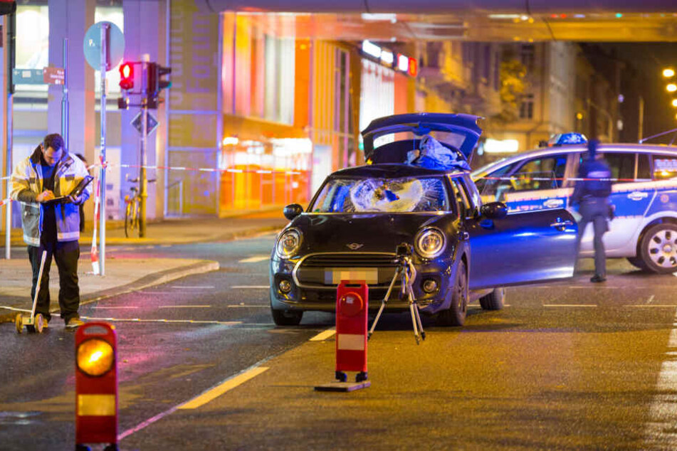 Der Mini-Cooper war nach dem schweren Unfall nicht mehr fahrtauglich.