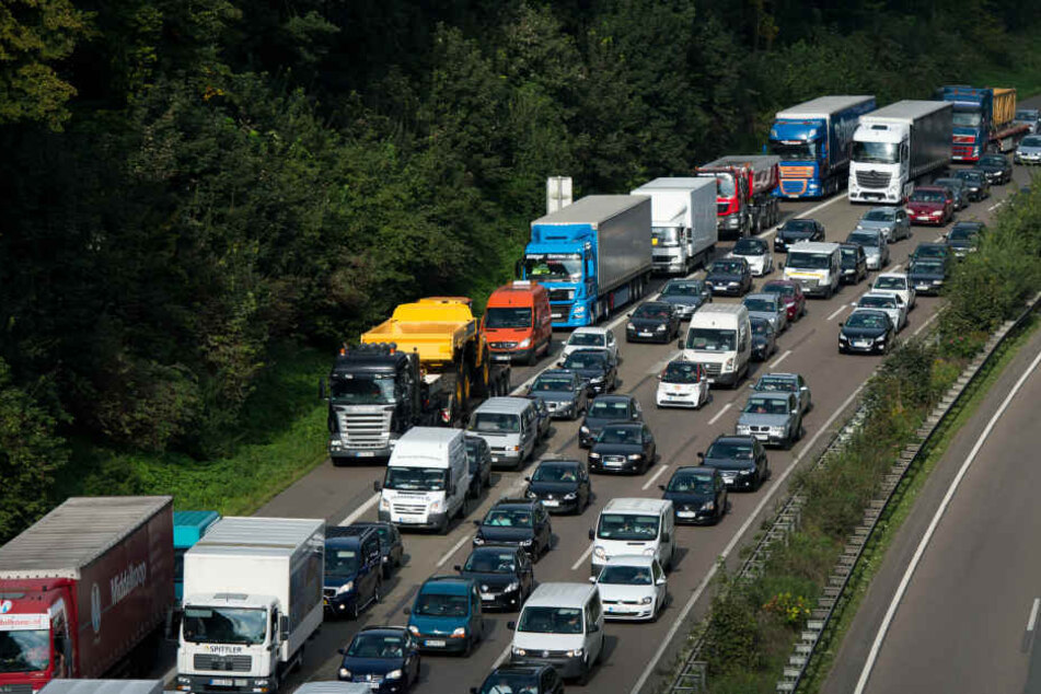In Folge des Unfalls wurde eine Umleitung eingerichtet, die Autobahn wurde in Fahrtrichtung Süden voll gesperrt (Symbolbild).