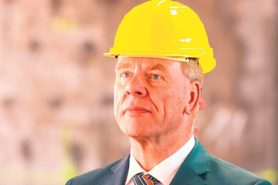 Finanzminister Georg Unland trägt dienstlich häufig Bauhelm, denn zu den
Aufgaben seines Ministeriums gehört es, die Baustellen des Freistaates mit zu
überwachen. Dank der guten Haushaltslage kann Sachsen in seine Zukunft und
Großprojekte investier