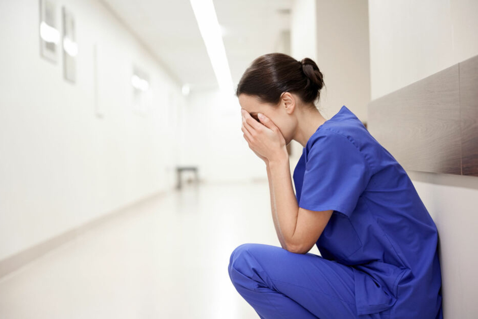 Die 41-jährige Krankenschwester wurde mehrmals gekniffen und dadurch verletzt. (Symbolbild)