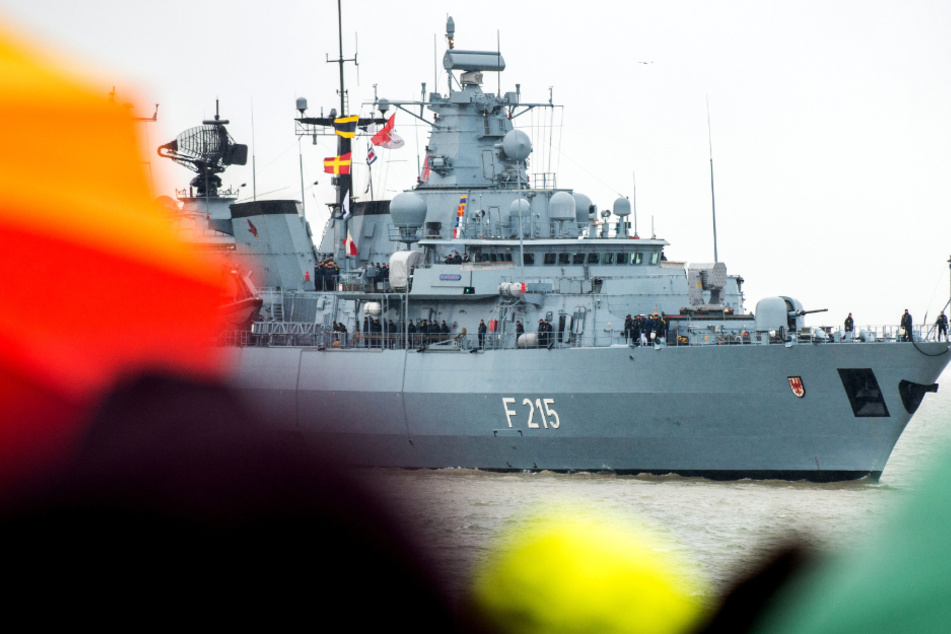 Monate ohne Landgang: Kriegsschiff "Brandenburg" läuft zu Nato-Einsatz aus