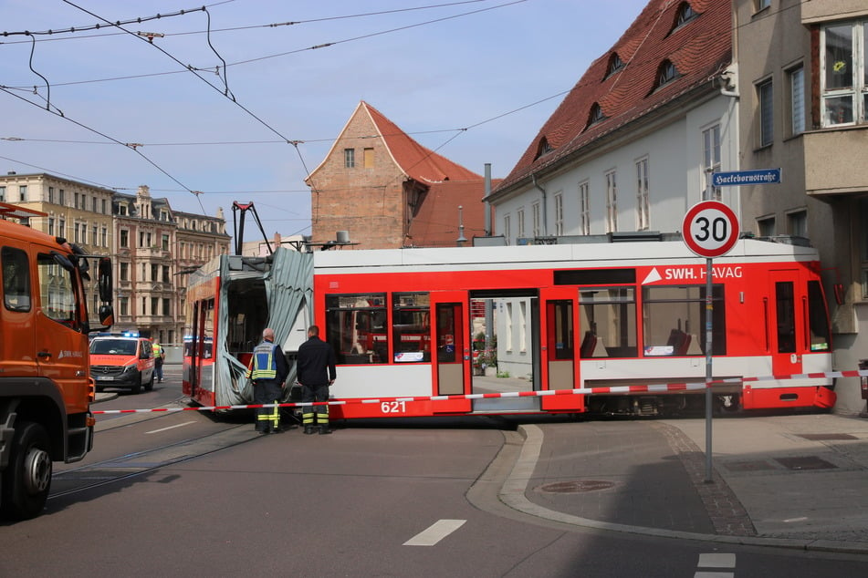 In Halle entgleiste am Sonntag eine Straßenbahn.