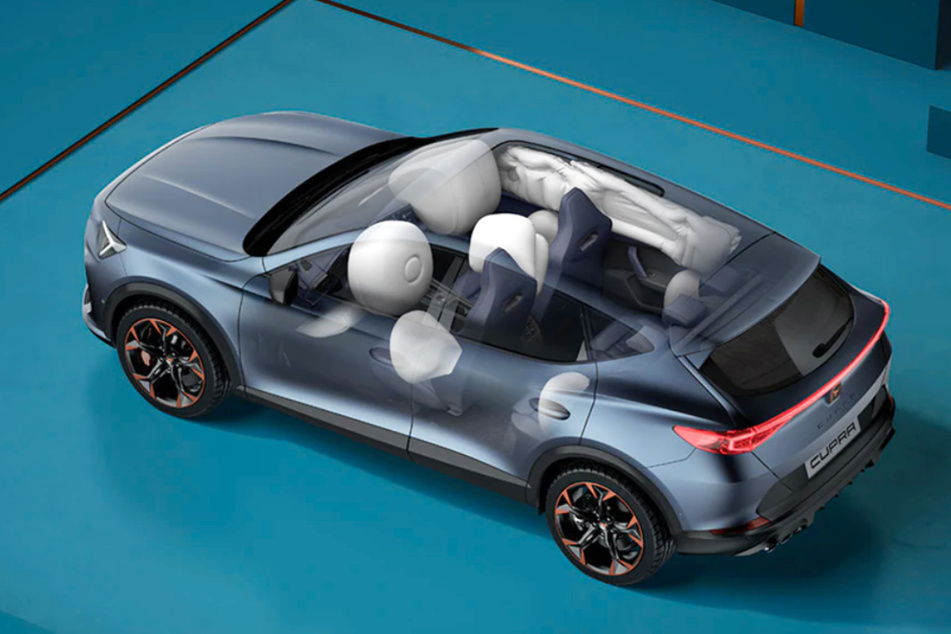 Sicherheit wird groß geschrieben. Zahlreiche Airbags schützen die Insassen – vorne und hinten.
