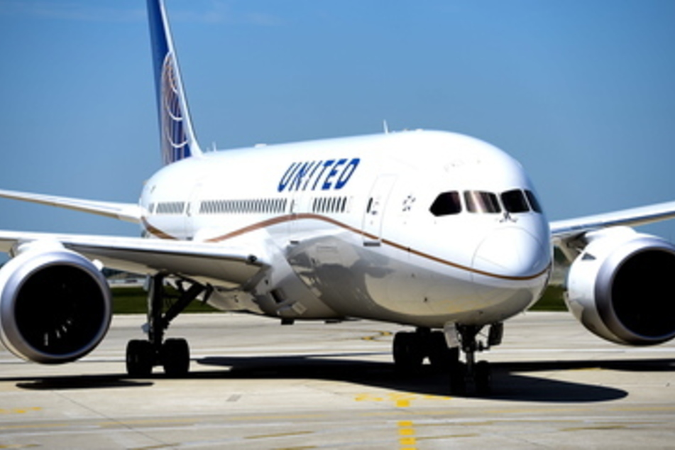 Der Passagierjet von United Airlines machte wegen des Ausrasters am Flughafen O'Hare in Chicago eine Zwischenlandung. (Symbolbild)
