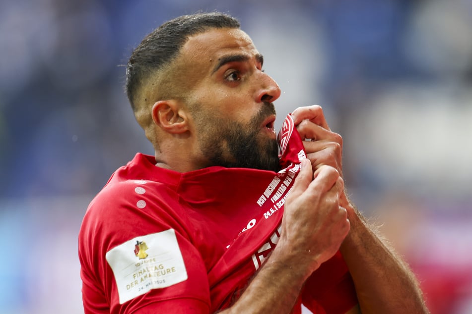 Essens Ramien Safi trifft, jubelt und provoziert die Duisburger Fans.