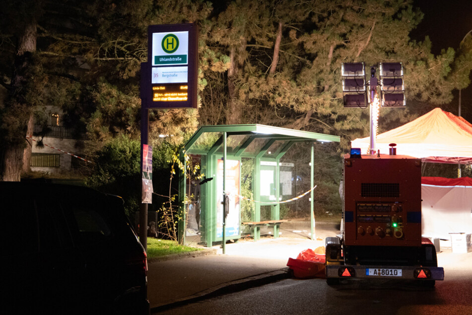 An dieser Bushaltestelle kam ein 28-Jähriger nach einem Streit ums Leben. (Archiv)