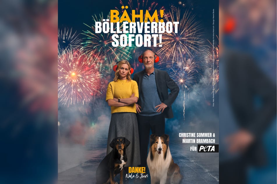 Martin Brambach und Christine Sommer (56) posieren gemeinsam mit ihren Hunden für eine PETA-Kampagne, die ein sofortiges Böllerverbot von der Regierung fordert.