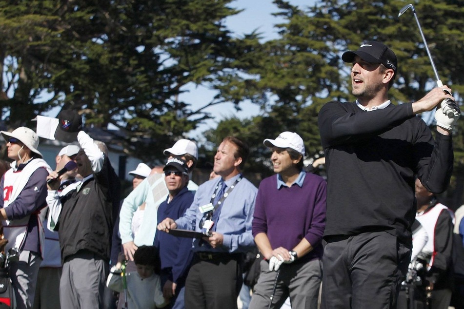 Aaron Rodgers gets the better of Tom Brady on the golf course in The Match!
