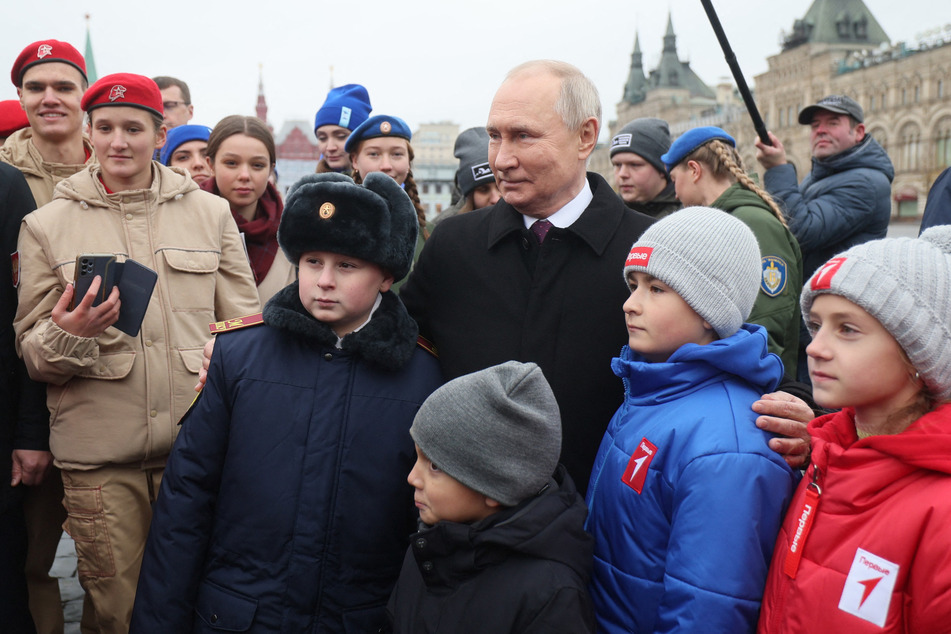 Putin (seit 2020 an der Macht) hat das Jahr der Familie ausgerufen. Mittlerweile ist eine ganze Generation im Schatten der Kremlpropaganda herangewachsen. (Archivbild November 2023)