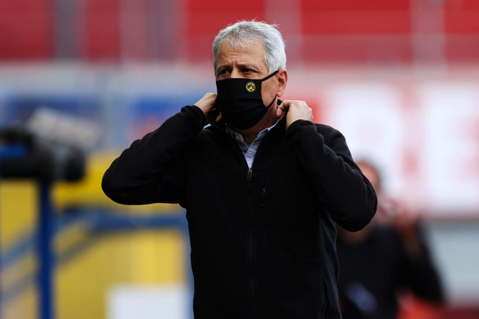 BVB-Coach Lucien Favre plante den Kräfteverschleiß des SC Paderborn 07 mit ein.