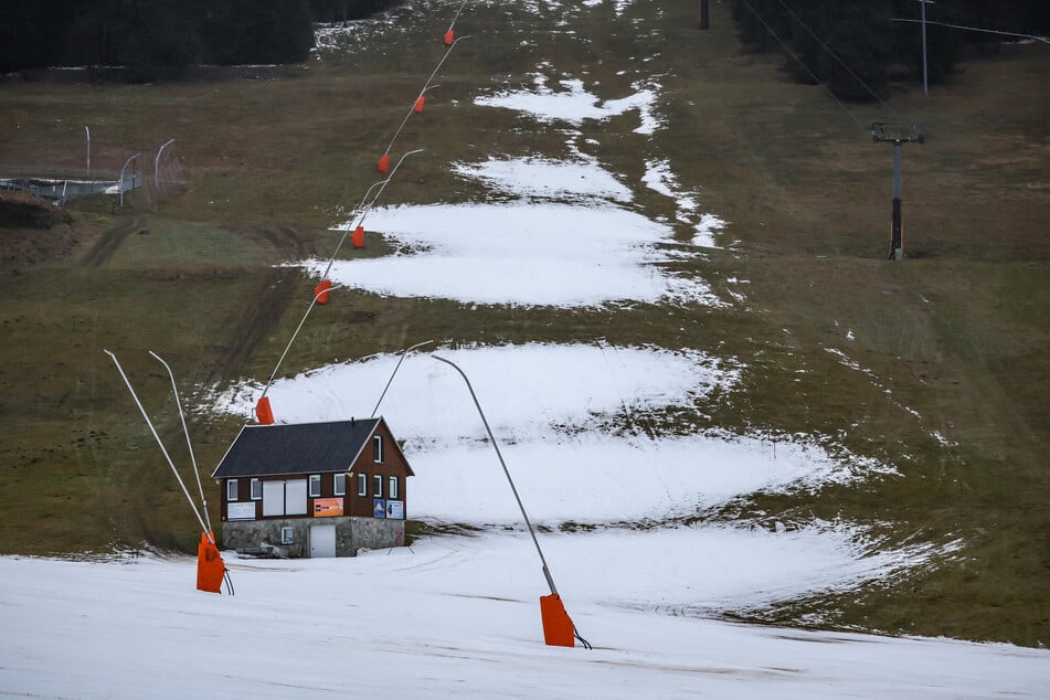 Wetterbedingt muss die Weltcup-Premiere im Skicross in Oberwiesenthal abgesagt werden. (Archivbild)