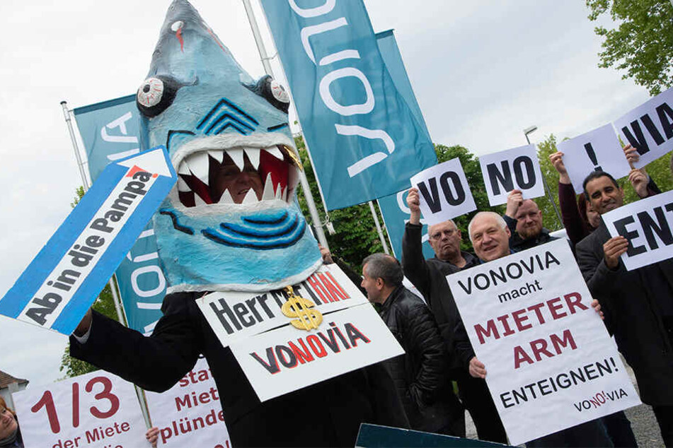 Eine Gruppe von Demonstranten protestierte Donnerstag in Bochum gegen das Geschäftsgebaren der Vonovia.