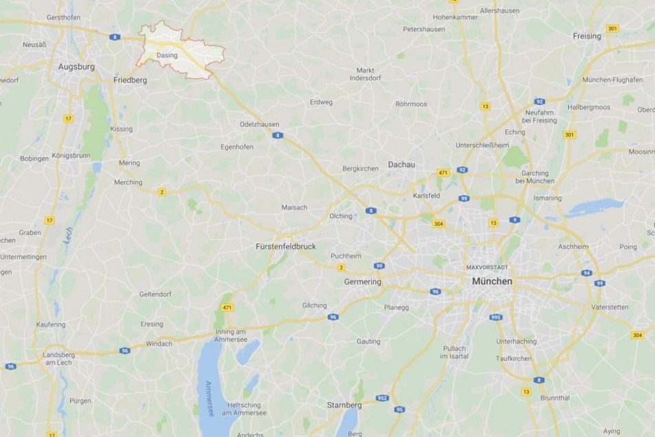 Bei einem Verkehrsunfall bei Dasing in Bayern ist eine 41 Jahre alte Frau ums Leben gekommen.