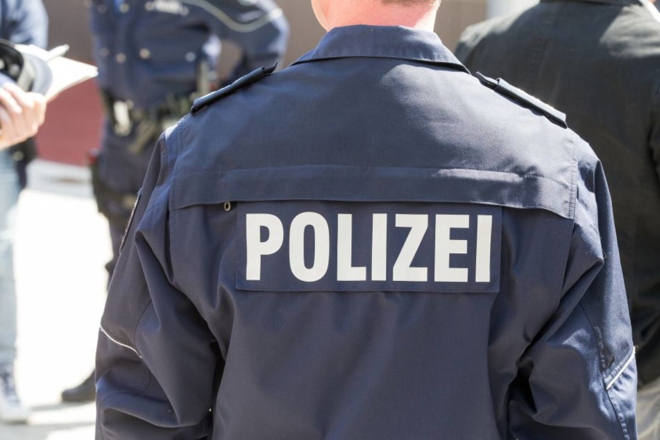 Die Polizei ermittelt, warum es zu der Auseinandersetzung in Riesa kam.