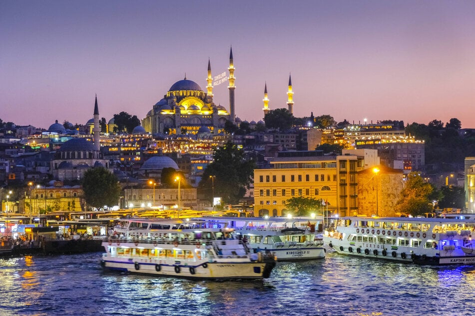 Istanbul bei Nacht. Dieses Panorama am Bosporus kann Thomas Stamm nach dem Finale genießen.
