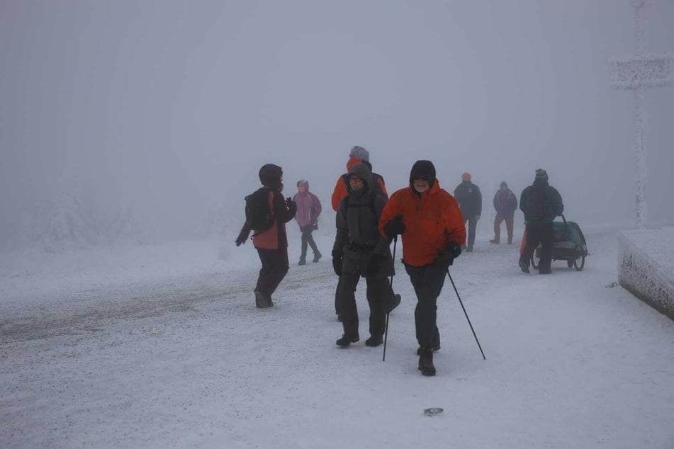Zahlreiche Wanderer zogen am Sonntag auf den höchsten Berg Norddeutschlands, den Brocken.