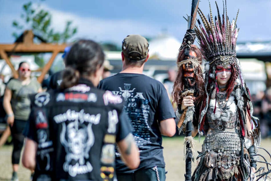 Hamburg: Gruselige Gestalten versetzen Wacken-Festival in Endzeit-Stimmung