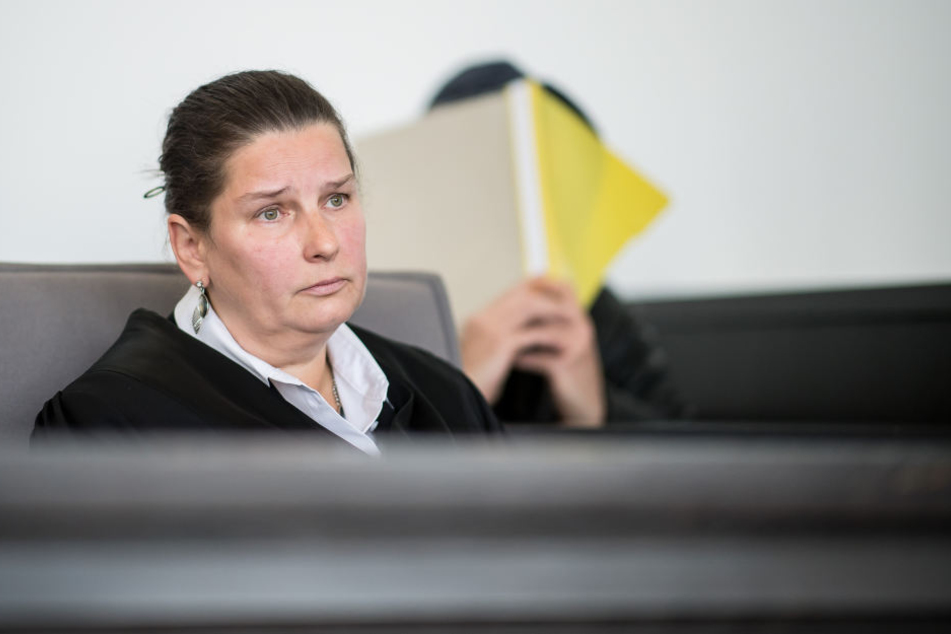 Die Anwältin Christina Nesemeier vertritt den Angeklagten.