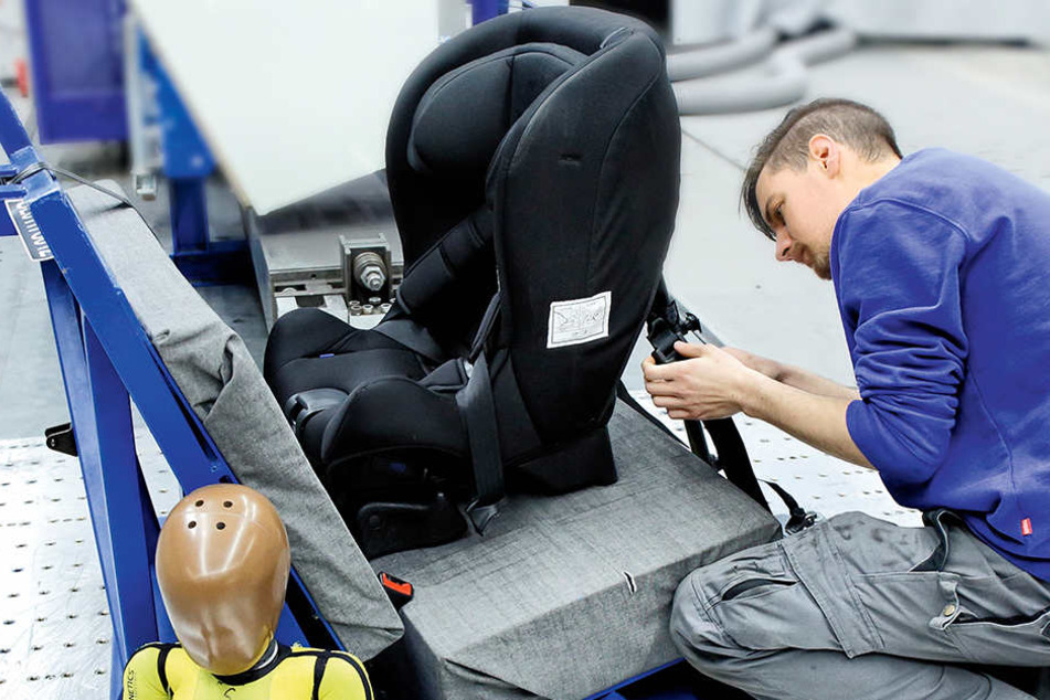 Der Umbau geschehe freiwillig. Bereits gekaufte Sitze tauscht Recaro demnach kostenfrei aus.