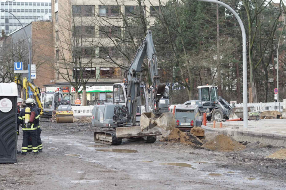 Der Bagger hatte bei Arbeiten eine Gas-Leitung aufgerissen.