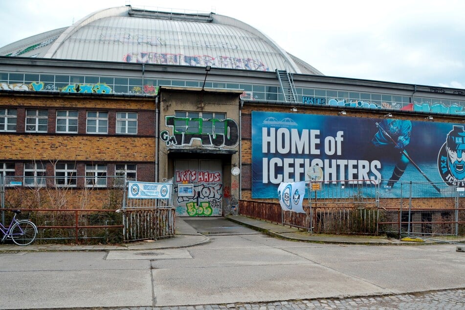 Der Eiszirkus ist seit Jahren im Kohlrabizirkus angesiedelt. Die KSW IceFighters Leipzig tragen dort ihre Heimspiele aus.