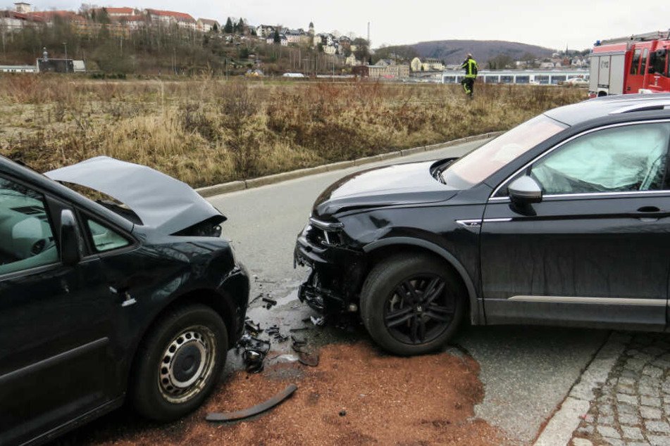 In Aue krachten zwei VW zusammen.
