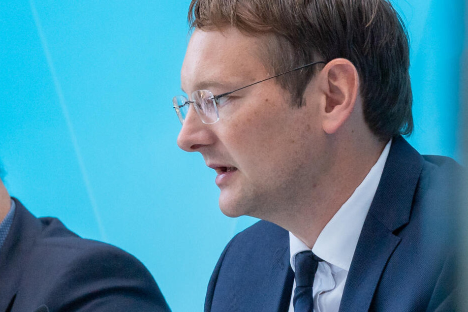 Bayerns Verkehrsminister Hans Reichhart (CSU) begrüßt den digitalen Abbau der Bürokratie.