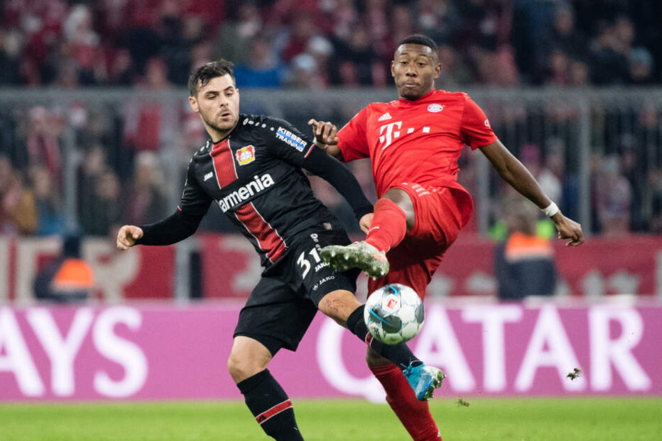 Kevin Volland (l.) und David Alaba kämpfen um den Ball.