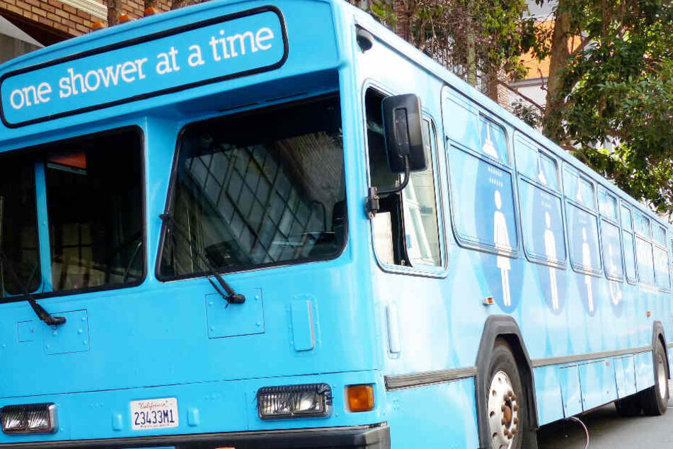 Einen mobilen Dusch-Bus für Obdachlose gibt es beispielsweise in San Francisco in den USA.