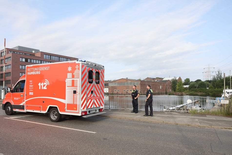 Auf der Lotsekanal Klappbrücke musste der Krankenwagen aufgrund der spontan einsetzenden Geburt zum Stehen kommen.