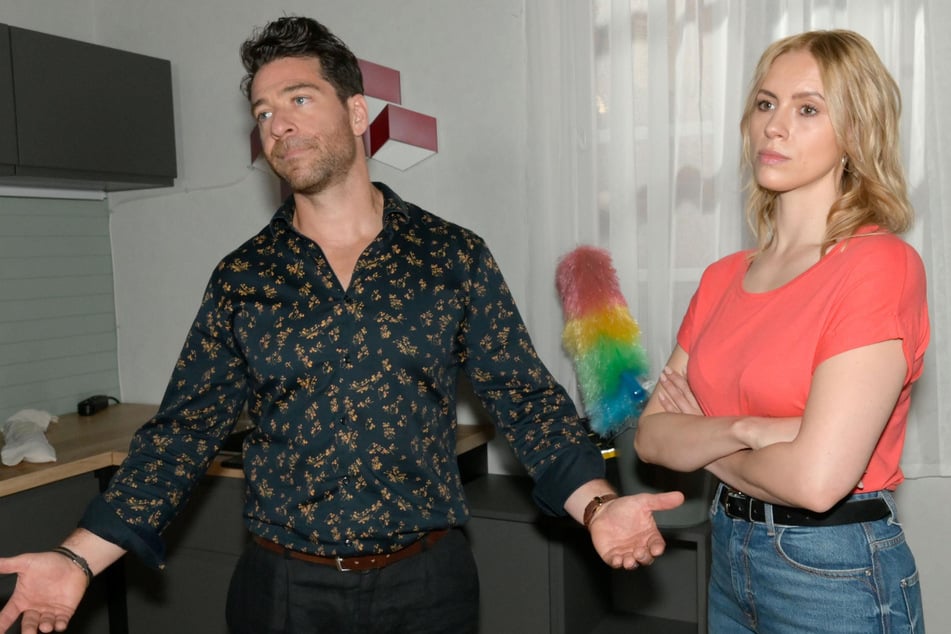 Carlos und Zoe wagen in einer neuen Wohnung den Neuanfang.
