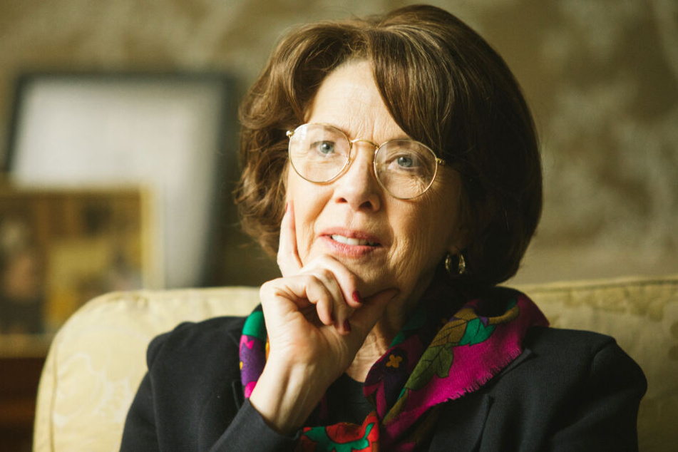 US-Senatorin Dianne Feinstein (Annette Bening) unterstützt Daniel Jones, wo sie nur kann.