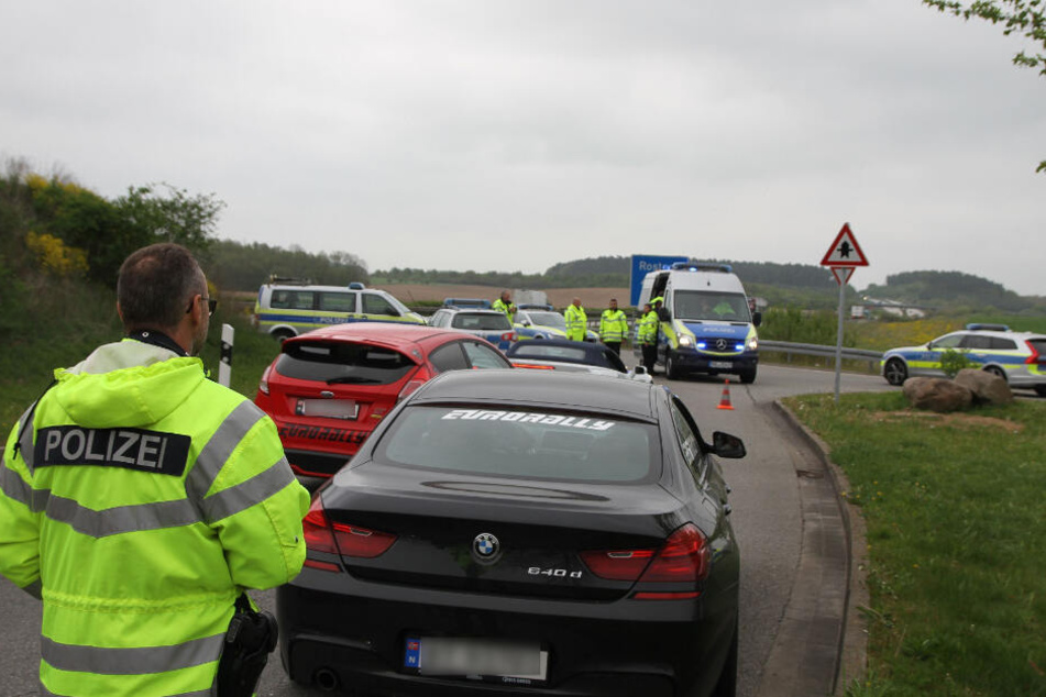 Die Polizei sperrte den Rastplatz ab und kontrollierte die Fahrzeuge.