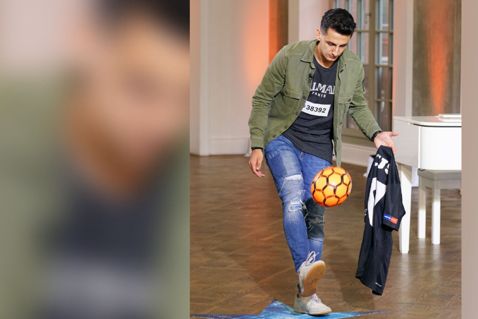 Futsal-Spieler Mert (26) aus Karlsruhe hat den Ball als Glücksbringer zum Casting mitgebracht.